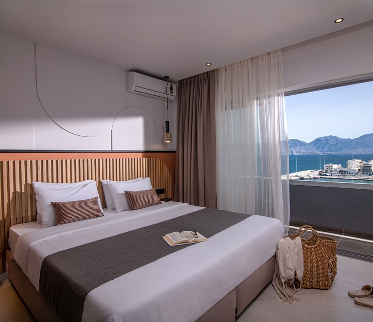 DOUBLE OR TWIN ROOM WITH SIDE SEA VIEW